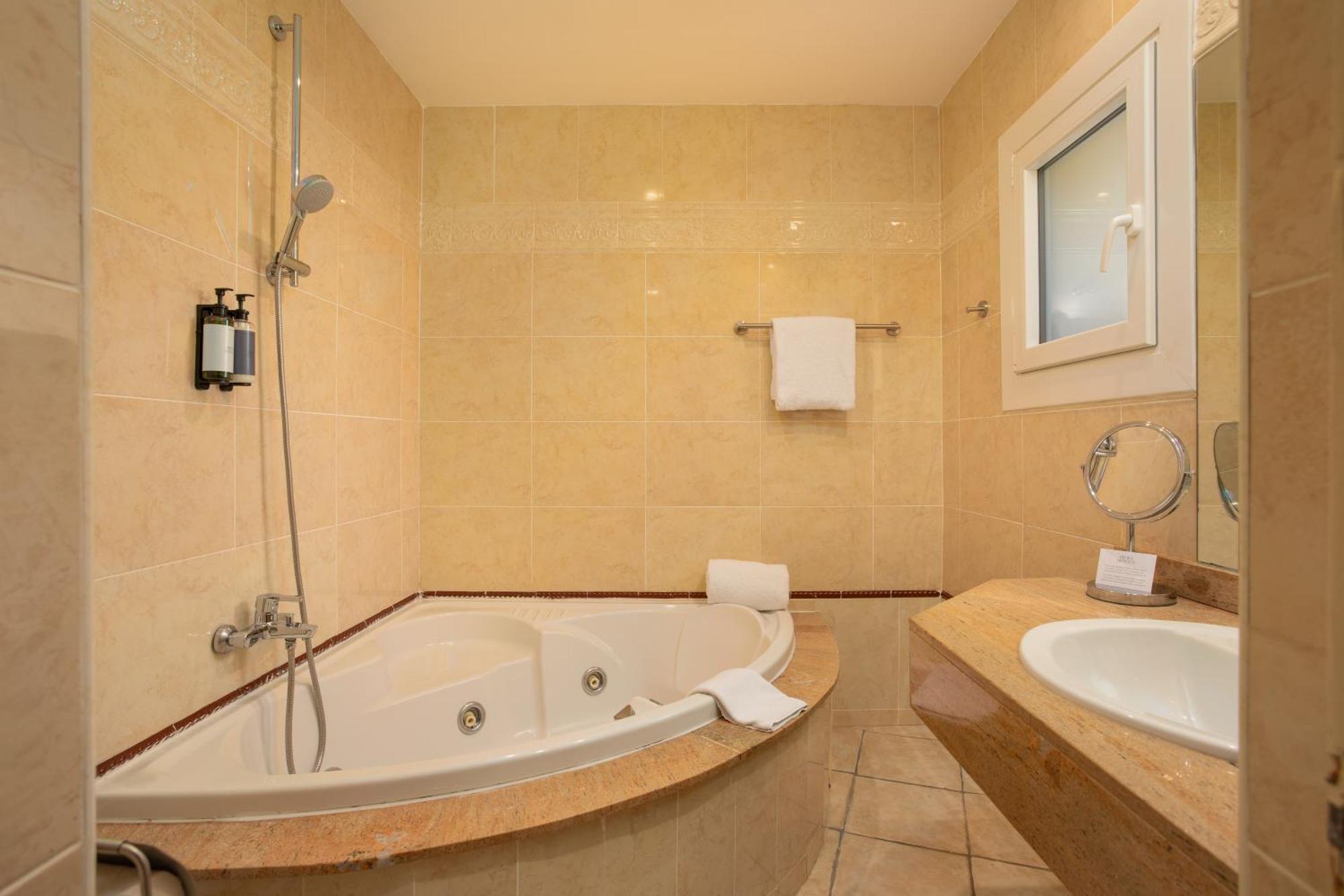 Standard Double or Twin Room,1771734953:JPEG