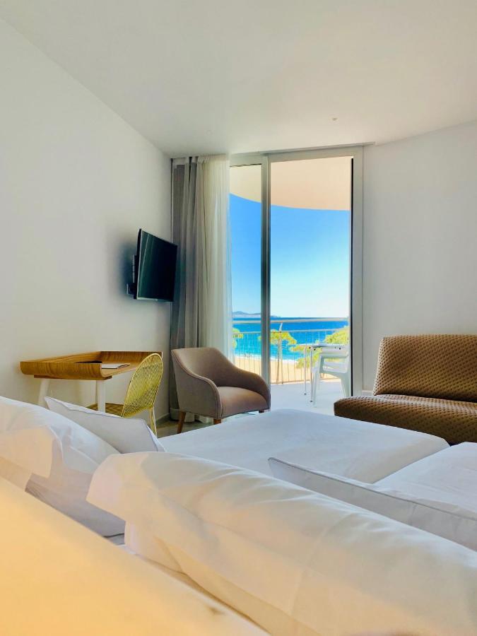 Habitación Doble con vistas laterales al mar y balcón